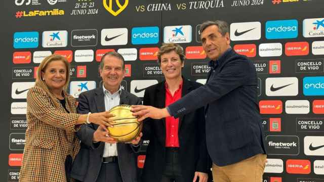 Carmela Silva, Abel Caballero, presidenta de la FEB, Elisa Aguilar, y el presidente de la FGB, Julio Bernárdez.