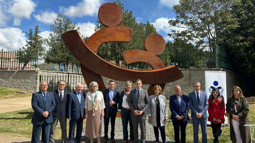 El personal de enfermería de Salamanca ya tiene su estatua en el Campus Miguel de Unamuno
