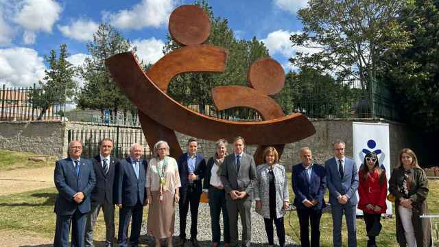 El personal de enfermería de Salamanca ya tiene su estatua en el Campus Miguel de Unamuno