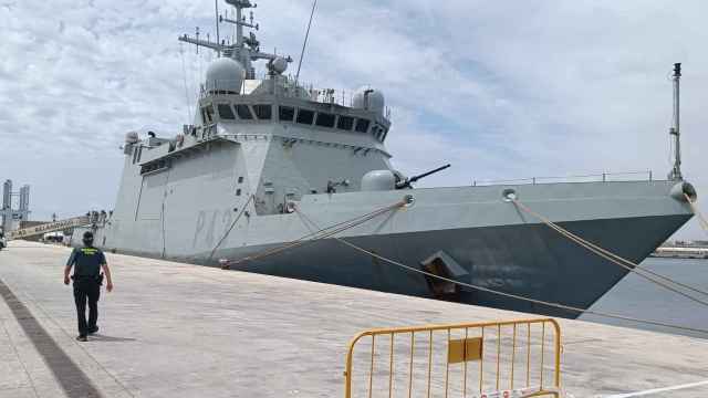 El buque 'Relámpago' de la Armada en Alicante.