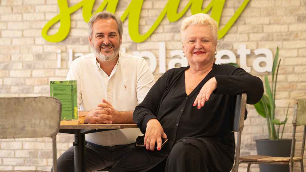 José Navarro, actual CEO de Herbolario Navarro, junto a Lola Català, su madre, en la actualidad.