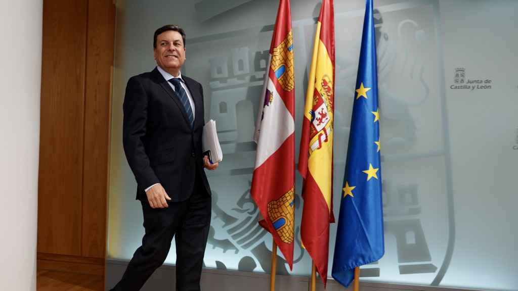 El portavoz de la Junta, Carlos Fernández Carriedo, a su llegada a la rueda de prensa posterior al Consejo de Gobierno, este jueves