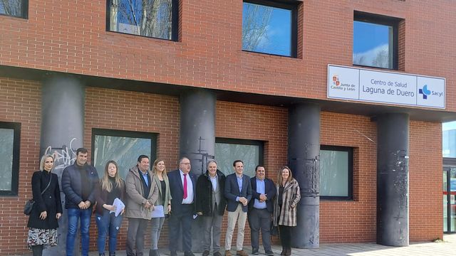 Fotografía en febrero en el centro de salud; momento del anuncio de la ampliación