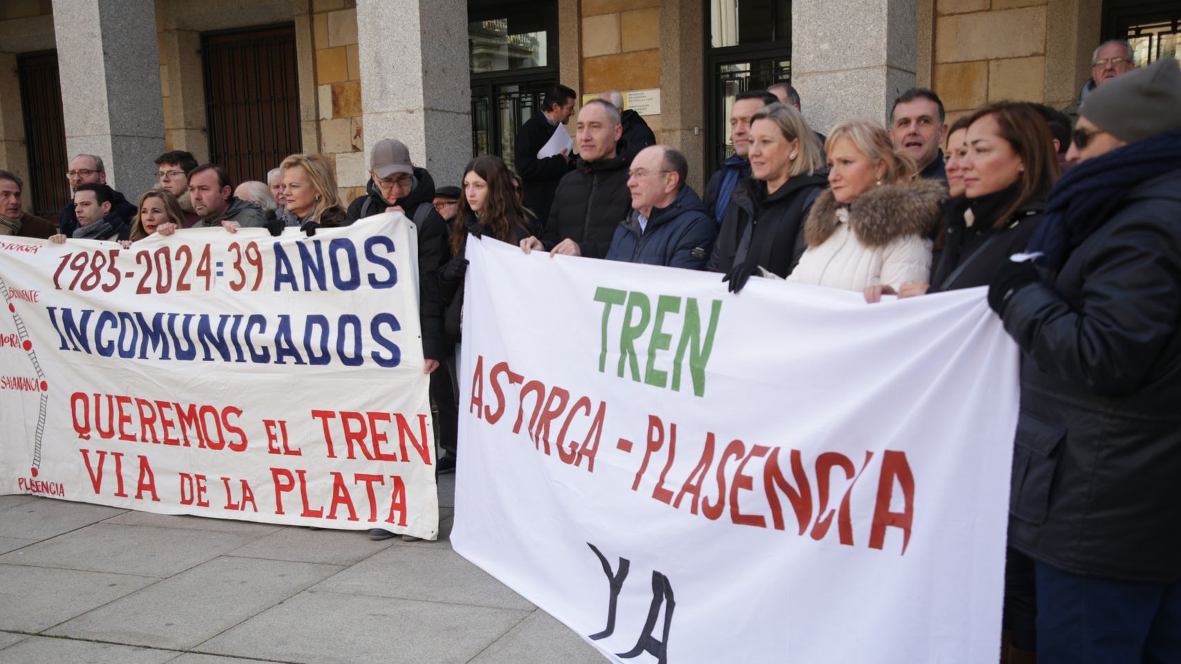 Concentración en Zamora por la reapertura de la via ferroviaria ruta de la plata