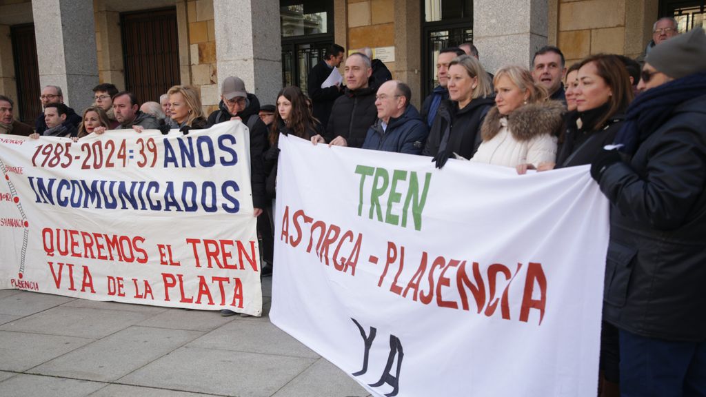 Concentración en Zamora por la reapertura de la via ferroviaria ruta de la plata