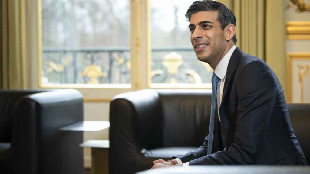 Rishi Sunak durante una reunión en París en marzo de 2023.