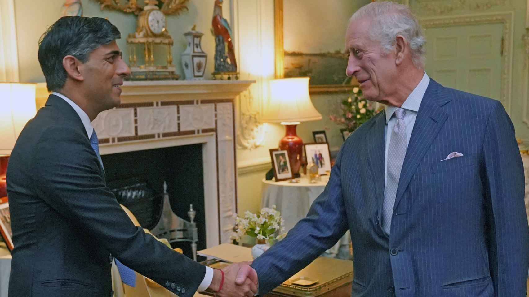 Rishi Sunak y Carlos III durante una audiencia en el Palacio de Buckingham.