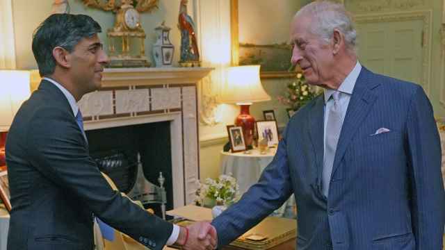 Rishi Sunak y Carlos III durante una audiencia en el Palacio de Buckingham.