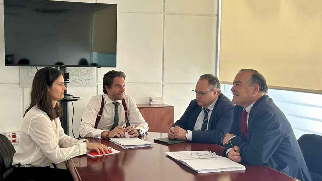 Un momento de la reunión celebrada entre representantes del Ayuntamiento de Talavera de la Reina y de la Comunidad de Madrid.