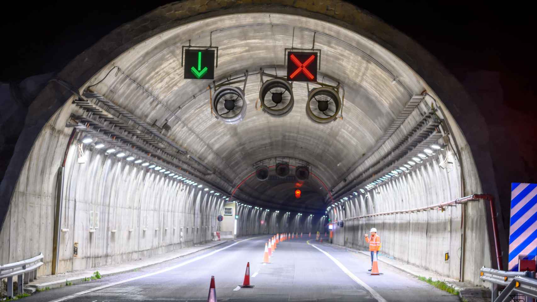 Imagen de uno de los túneles de la autopista de la Costa del Sol.