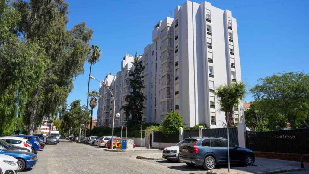 Urbanización que vende los terrenos en Sevilla.