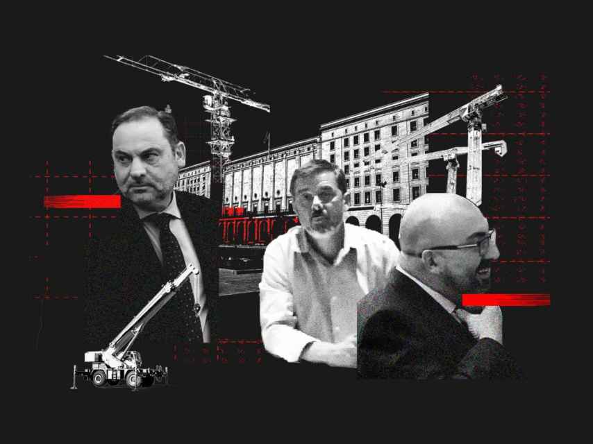 José Luis Ábalos, Antonio Fernández y Koldo García en un fotomonaje con el Ministerio de Transportes de fondo.