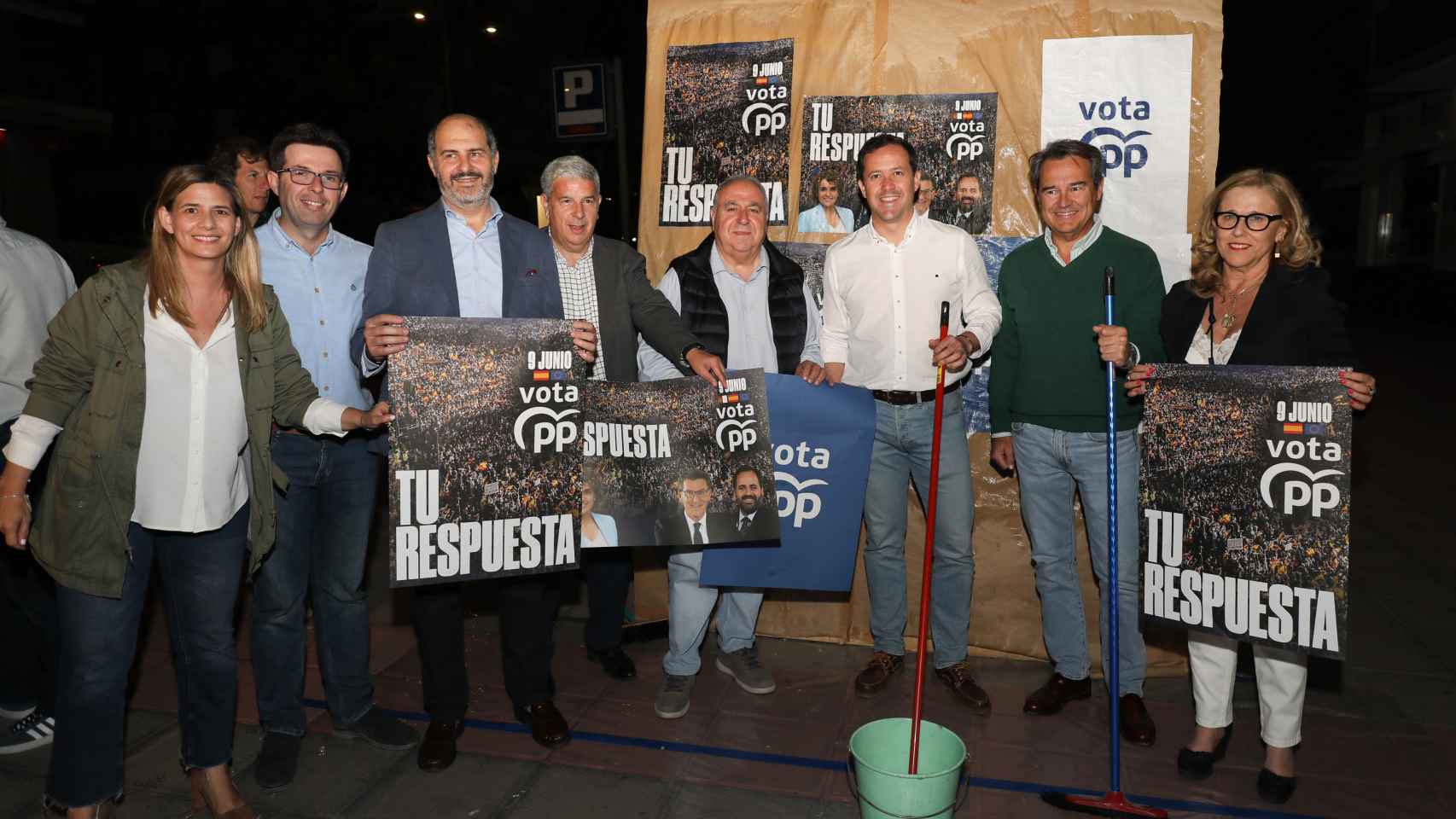 Pegada de carteles del PP de Toledo.