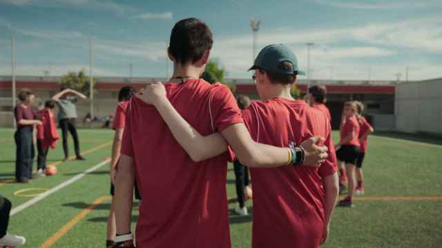 Niños en el partido de la iniciativa.