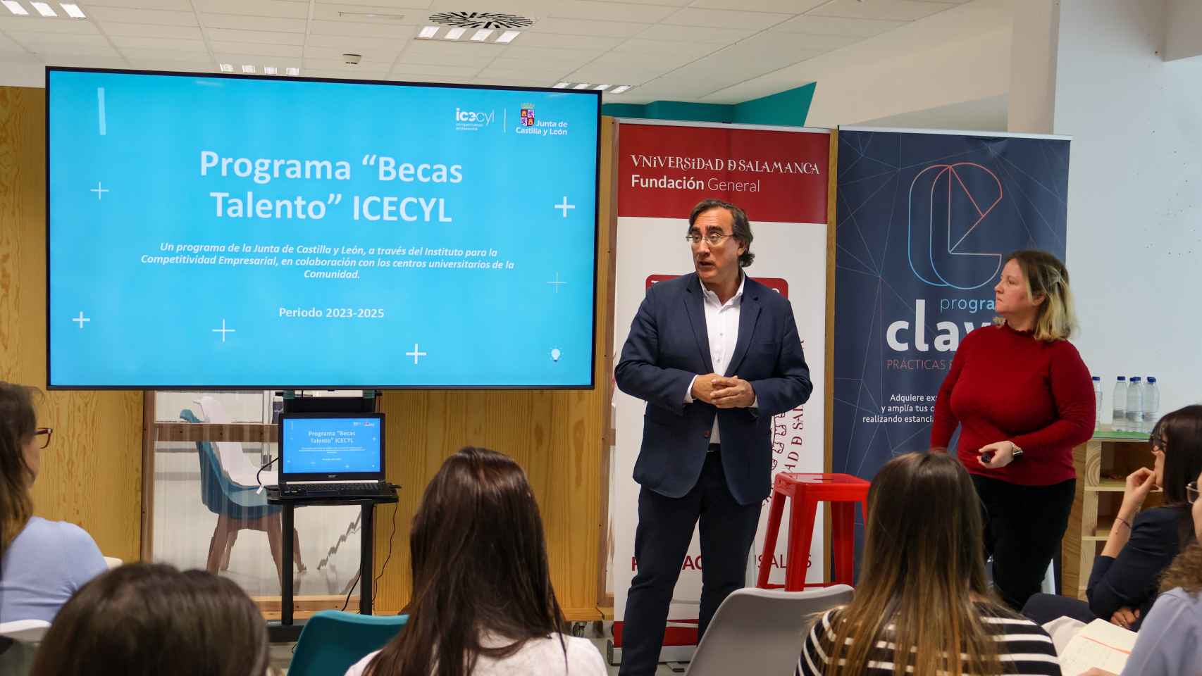 José Francisco Diego, director territorial de ICEYL y Pilar Poveda, responsable del Programa Clave de la Fundación General de la Universidad de Salamanca