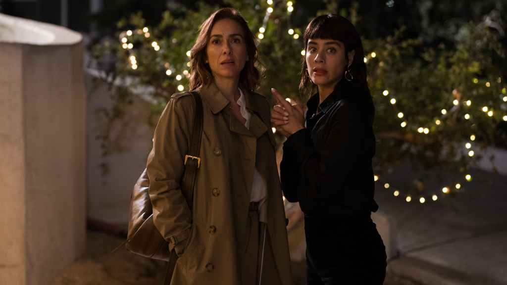 Kira Miró (i.) y Esmeralda Pimental (d.), en 'Perverso'.