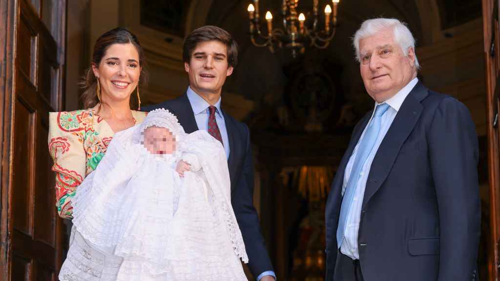 Los condes de Osorno junto al duque de Alba en la parroquia de San Marcos.