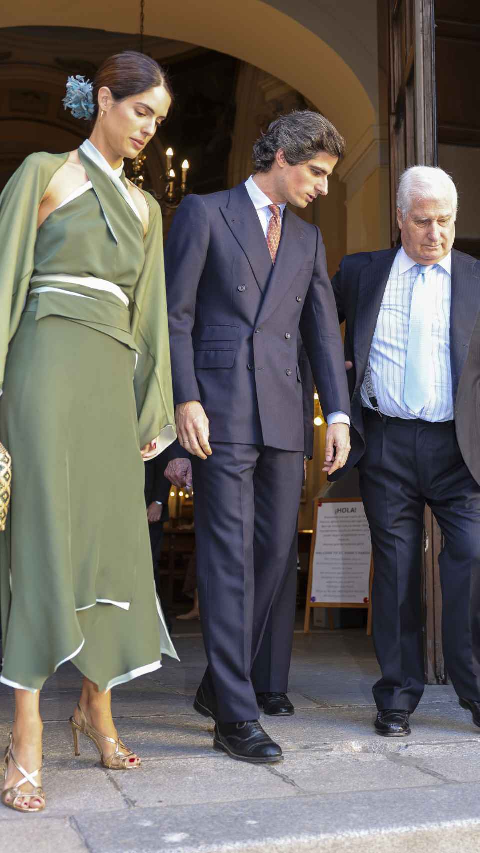 Fernando y Sofía, saliendo de la parroquia, este viernes, 24 de mayo.