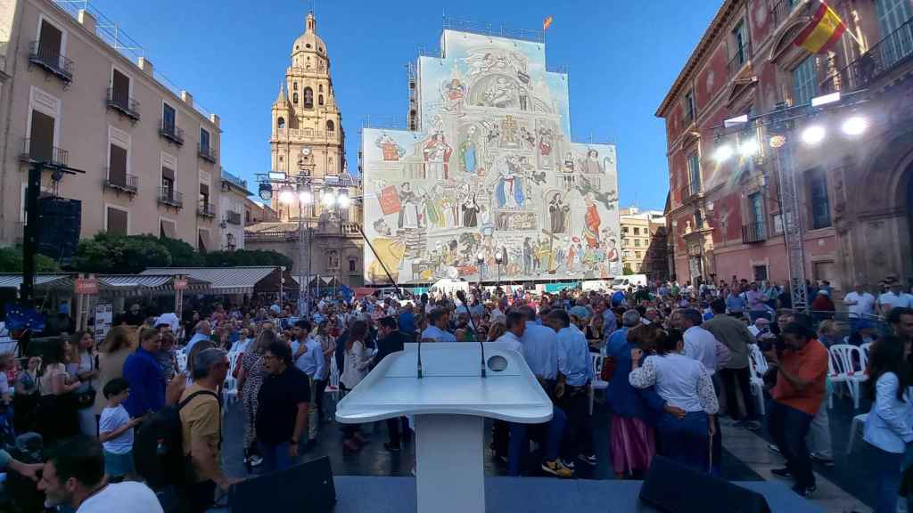 La Plaza Cardenal Belluga (Murcia) momentos antes de la llegada de Feijoó.