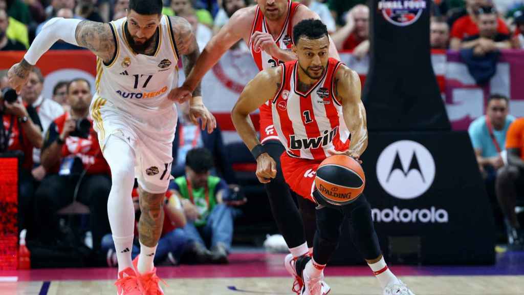 Williams Goss, ex del Real Madrid, con el balón.