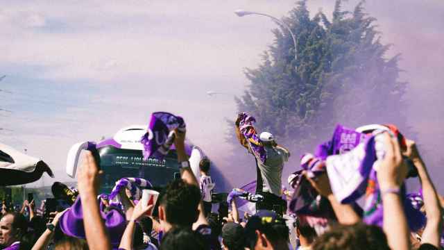 Los aficionados reciben al Real Valladolid