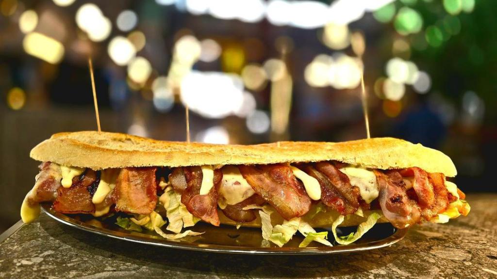 El bocadillo 'Petao Petao', uno de los más populares de la carta.