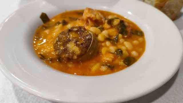 Plato de cocido de la Bodega Fuente Dé en Santander.