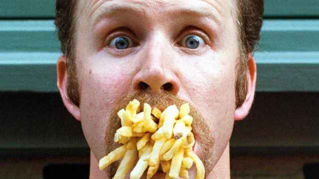 Morgan Spurlock en una de las imágenes más icónicas de su documental 'Super Size Me' (2004)