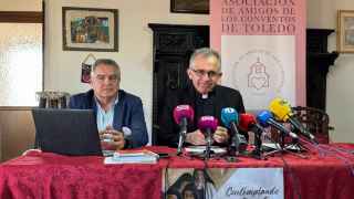El coordinador de la Asociación de Amigos de los Conventos de Toledo, Francisco Márquez, y el provicario general de la Diócesis de Toledo y vicario episcopal para la vida consagrada, Raúl Muelas. Foto: Europa Press.