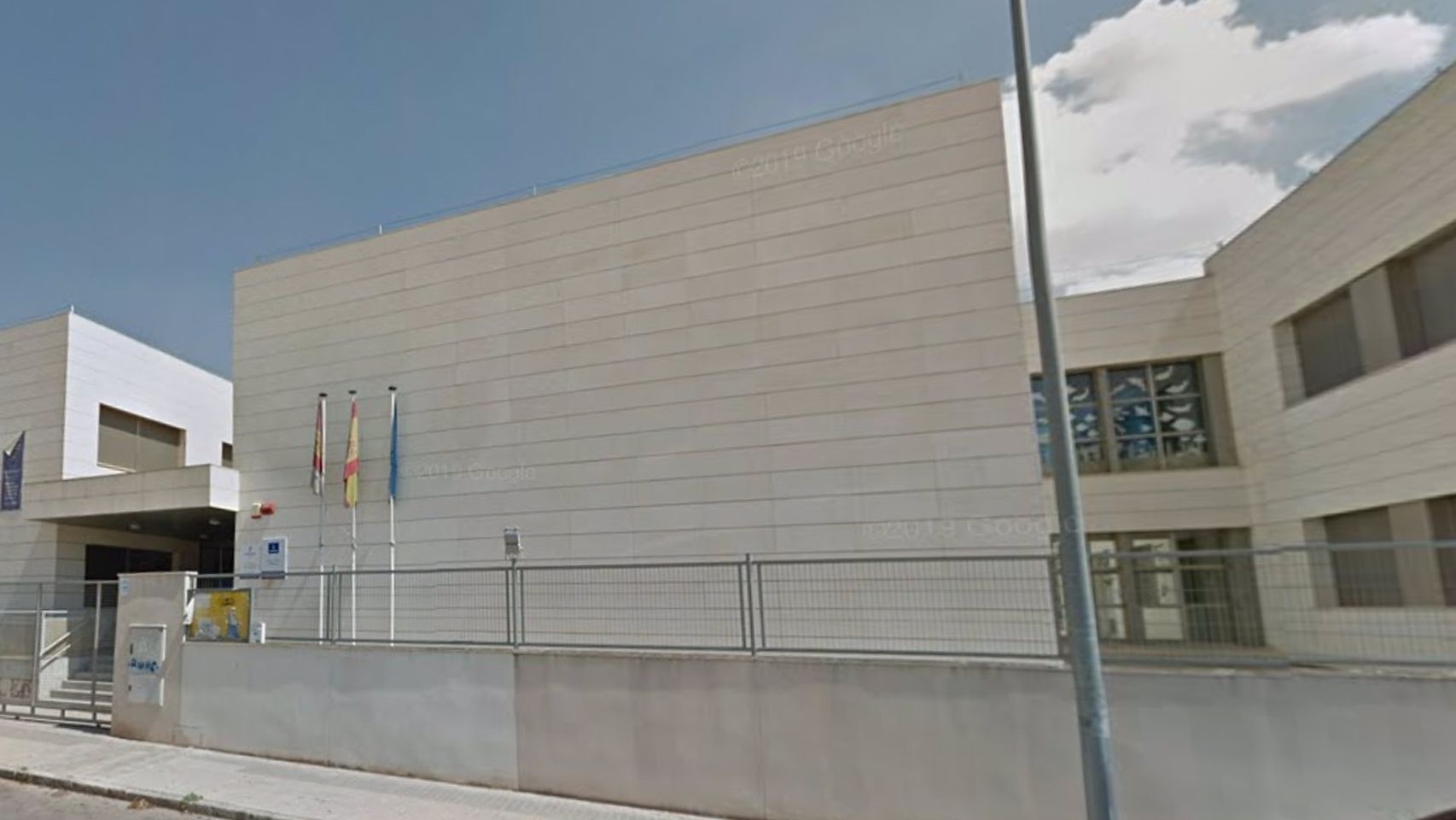 Colegio de Educación Infantil y Primaria 'El Santo' de Alcázar de San Juan. Foto: Google Maps.