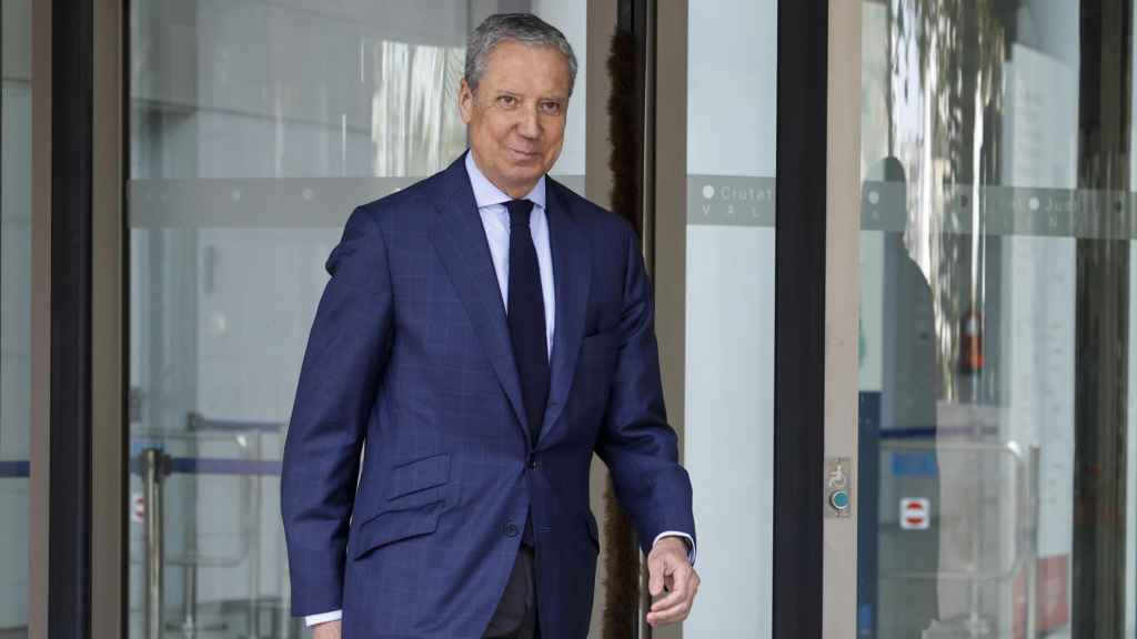 Eduardo Zaplana a su salida de la Ciudad de la Justicia.