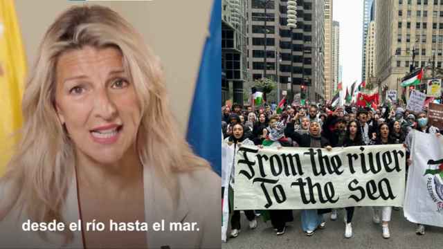 A la izquierda, Yolanda Díaz y, a la derecha, una pancarta con el lema.