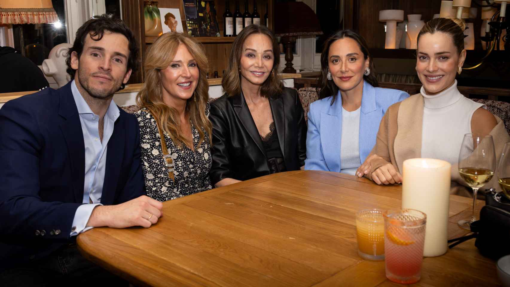 Íñigo Onieva, Carolina Molas, Isabel Presysler, Tamara Falcó y Alejandra Onieva en Casa Salesas el día de su inauguración.