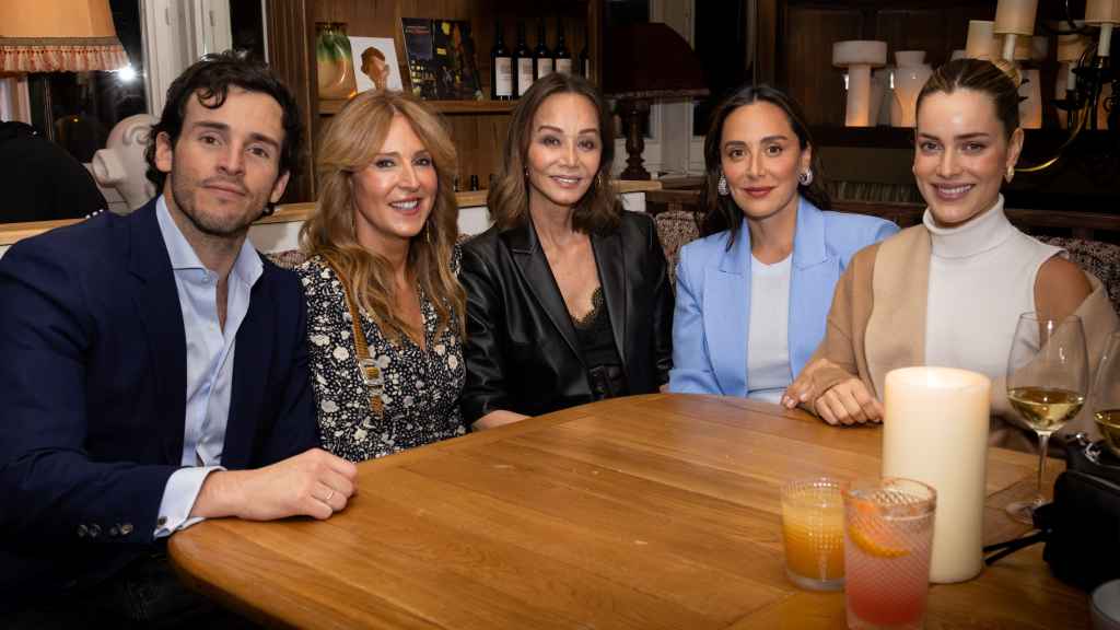 Íñigo Onieva, Carolina Molas, Isabel Presysler, Tamara Falcó y Alejandra Onieva en Casa Salesas el día de su inauguración.
