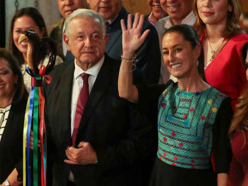 La candidata a la presidencia de México, Claudia Sheinbaum, con el actual mandatario, Andrés López Obrador (AMLO)