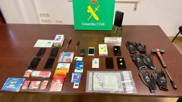 Efectos incautados en los registros, utilizados para los robos a camioneros en Ourense.