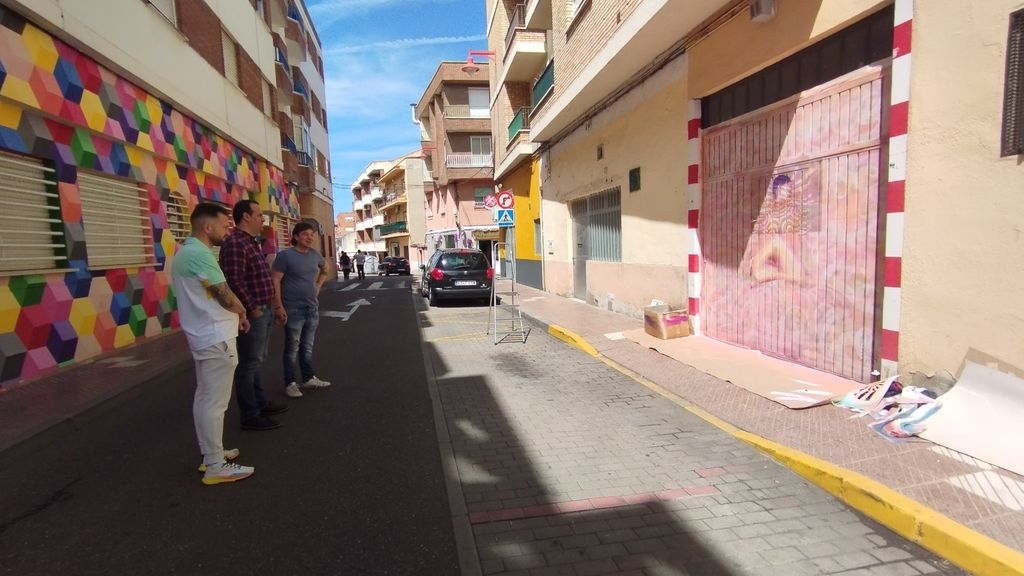 Una visita por los murales en el día del festival de arte urbano