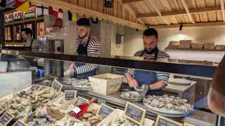 El único bar de Madrid que sólo tiene ostras de pinchos: 20 tipos diferentes desde 1,9€