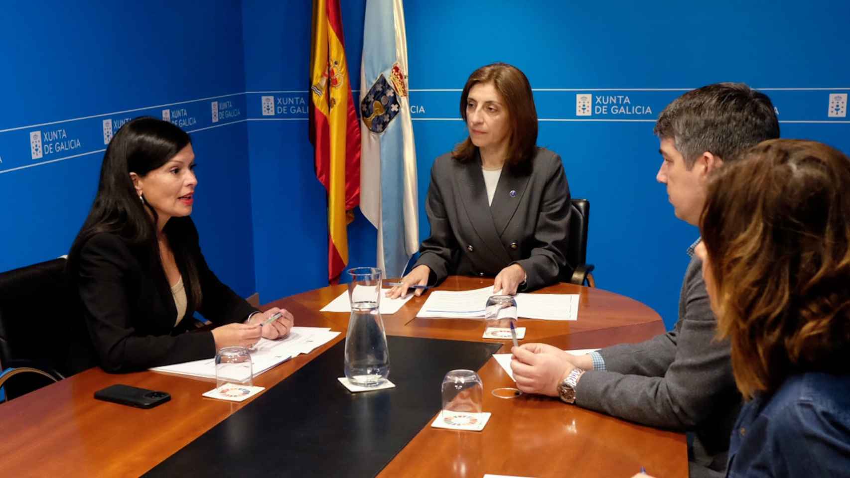 Reunión entre la conselleira de Medio Ambiente y Cambio Climático, Ángeles Vázquez, y la alcaldesa de Mos, Nidia Arévalo.