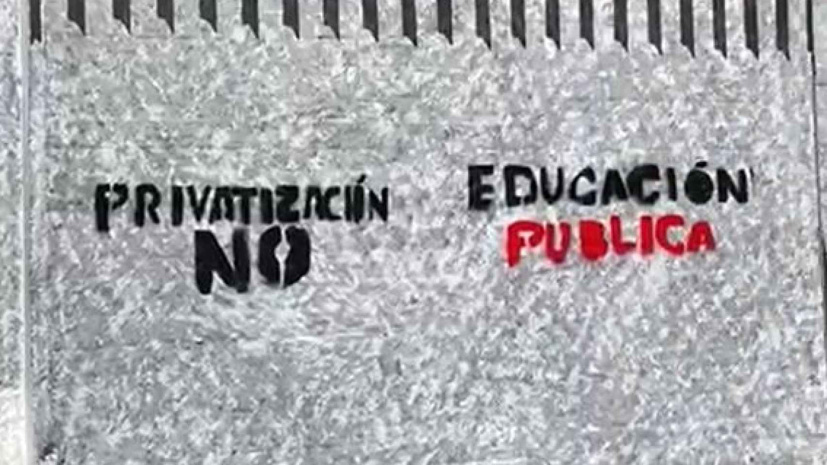 Las pintadas del colegio Ramiro este fin de semana.