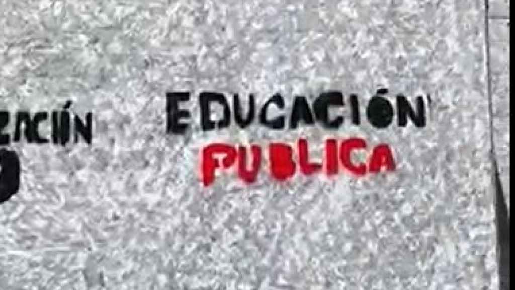 Las pintadas del colegio Ramiro este fin de semana.