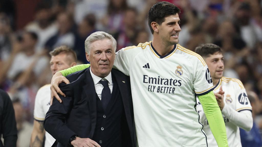 Thibaut Courtois, junto a Carlo Ancelotti