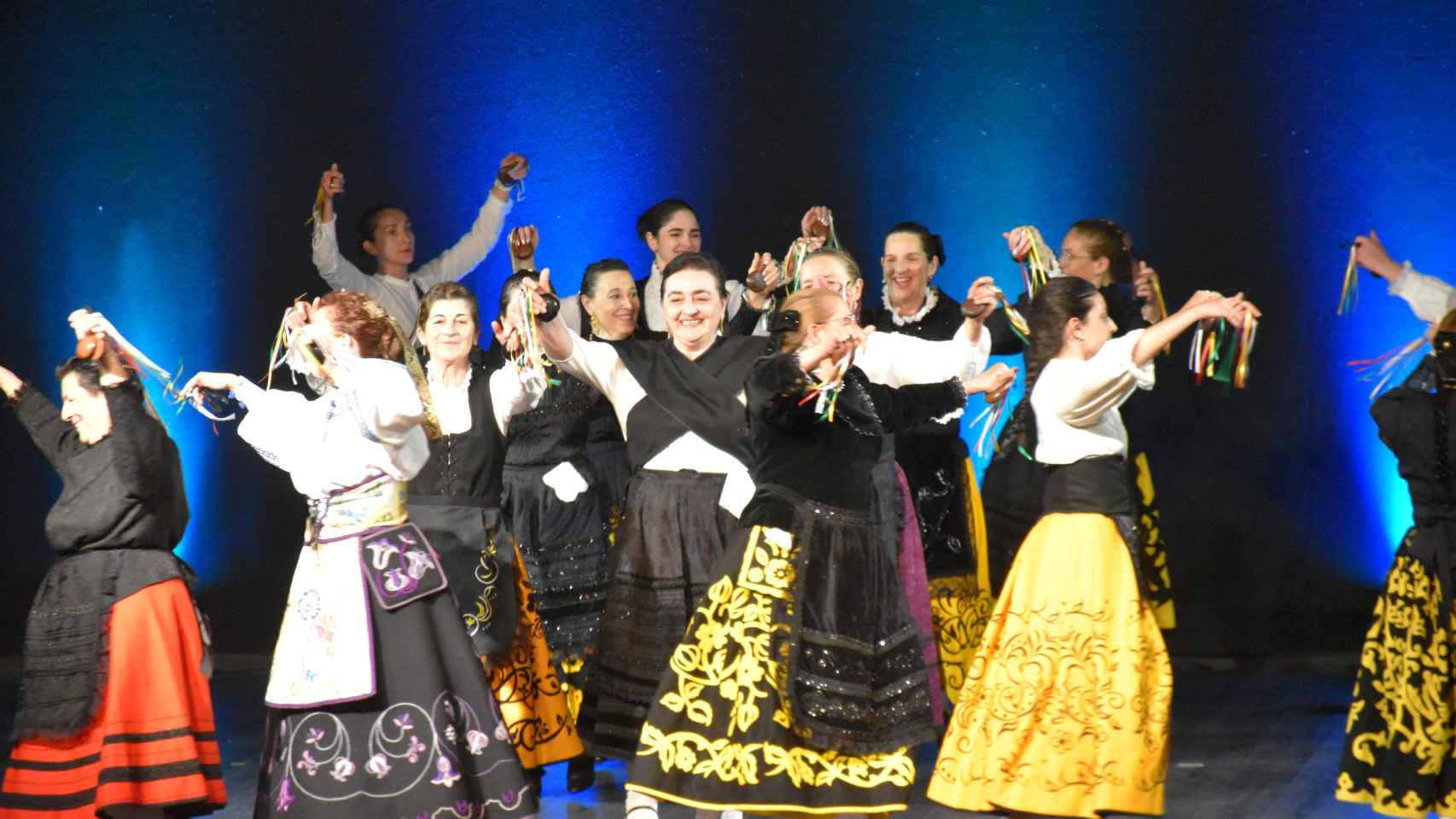 La jota dedicada a la Cistérniga y el concierto de folk