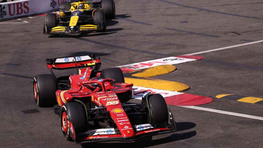 Carlos Sainz, seguido por Norris.