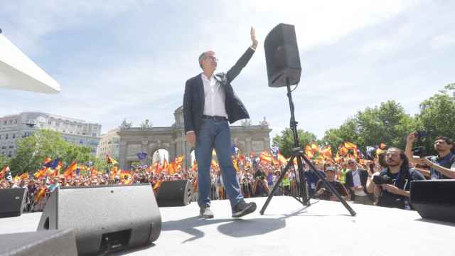 El líder del PP, Alberto Núñez Feijóo, este domingo durante la concentración contra la amnistía celebrada en la Puerta de Alcalá de Madrid.