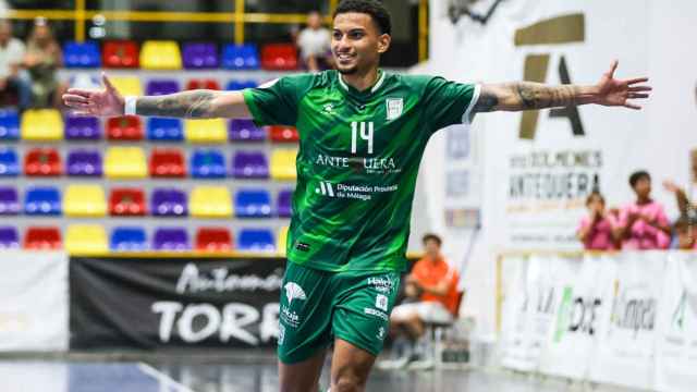 El UMA Antequera se lleva el primer punto en la semifinal por el ascenso (7-2)
