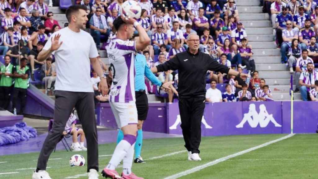 Pezzolano da órdenes a los suyos durante el encuentro