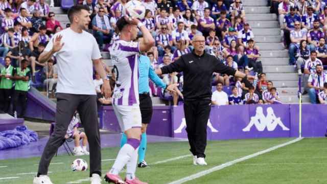 Pezzolano da órdenes a los suyos durante el encuentro