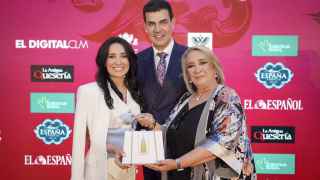 La vicepresidenta de El Español luciendo traje a medida y un bolso único que honra a Toledo