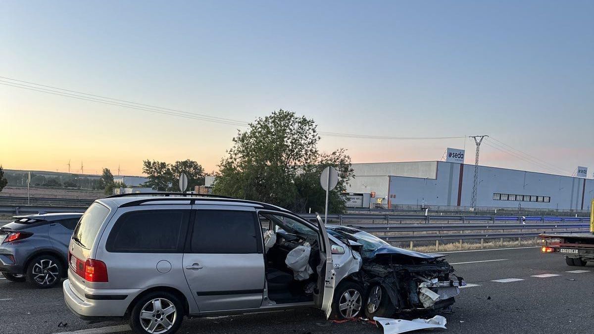 Imagen del impacto de los dos turismos a la altura de Villamuriel